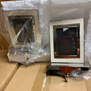 Mantle stocking holders